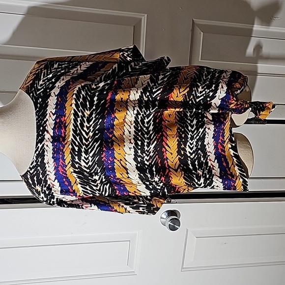 Marc New York Andrew‎ Marc raglan sleeves top size large. Beautiful colors. - Picture 1 of 13